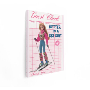 Artaza Canvas Schilderij Barbie Pop met Skikleding en Ski'S op een Gastenbon - 90x120 cm - Groot - Wanddecoratie Woonkamer - Schilderijen - Muurdecoratie