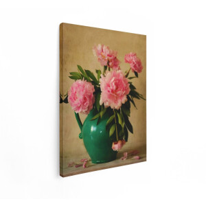 Artaza Canvas Schilderij Roze Pioenrozen in een Smaragdgroene Vaas op een Lichte Achtergrond - 90x120 cm - Groot - Wanddecoratie Woonkamer - Schilderijen - Muurdecoratie