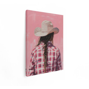 Artaza Canvas Schilderij Vrouw met Cowboyhoed en Vlecht in Geruite Blouse op Roze Achtergrond - 60x80 cm - Wanddecoratie Woonkamer - Schilderijen - Muurdecoratie