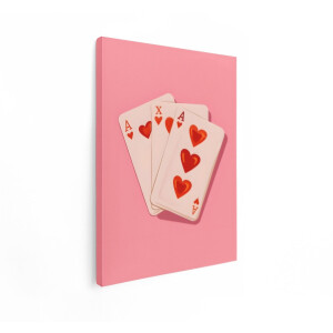 Artaza Canvas Schilderij Drie Kaarten met Harten en Azen op een Roze Achtergrond - 90x120 cm - Groot - Wanddecoratie Woonkamer - Schilderijen - Muurdecoratie