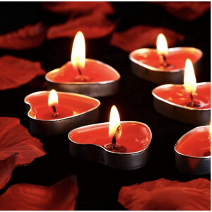 Rode hartjes theelichtjes / kaarsjes met theelichthouder 13 cm - Huwelijk - Bruiloft - Valentijn - Waxinelichtjes hart