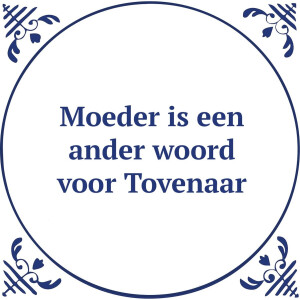 Tegeltje met spreuk: Moeder is een ander woord voor Tovenaar | Keramisch tegeltje | Incl. ophanghaakje | Cadeau voor hem & haar | Hoge kwaliteit | 10,8 cm x 10,8 cm | Tegeltjes met spreuken en tekst | Tegeltjeswijsheid | Incl. 2 jaar garantie