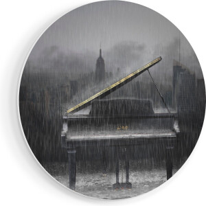 Artaza Forex Muurcirkel Piano in de Regen voor een Stad - 90x90 cm - Groot - Wandcirkel - Rond Schilderij - Muurdecoratie Cirkel