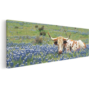 Artaza Canvas Schilderij Longhorn in een Veld met Bluebonnets - Dieren - 90x30 cm - Wanddecoratie Woonkamer - Schilderijen - Muurdecoratie