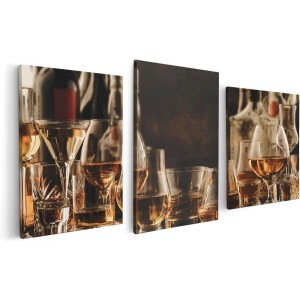 Artaza Canvas Schilderij Drieluik Glazen met Sterke Drank - Flessen - 120x60 - Foto Op Canvas - Canvas Print
