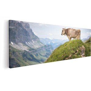 Artaza Canvas Schilderij Koe In De Bergen - 150x50 cm - Groot - Wanddecoratie Woonkamer - Schilderijen - Muurdecoratie