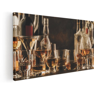 Artaza Canvas Schilderij Glazen met Sterke Drank - Flessen - 180x90 cm - Groot - Wanddecoratie Woonkamer - Schilderijen - Muurdecoratie