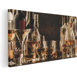 Artaza Canvas Schilderij Glazen met Sterke Drank - Flessen - 100x50 - Groot - Foto Op Canvas - Canvas Print