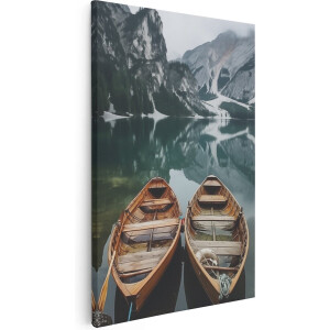 Artaza Canvas Schilderij Twee Houten Boten aan een Meer - 40x60 cm - Wanddecoratie Woonkamer - Schilderijen - Muurdecoratie