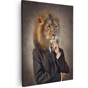 Artaza Canvas Schilderij Leeuw In Pak - 80x100 cm - Groot - Wanddecoratie Dieren - Muurdecoratie Zakelijk - Kantoor Decoratie