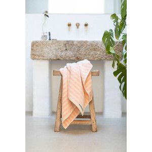 Bongusta Handdoek Tropical & Creme Streep 70 x 140 cm Naram