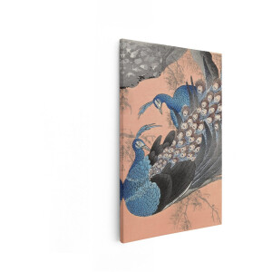 Artaza Canvas Schilderij Twee Pauwen met Weelderige Staarten op een Roze Achtergrond met Dennentakken - 80x120 cm - Groot - Wanddecoratie Woonkamer - Schilderijen - Muurdecoratie