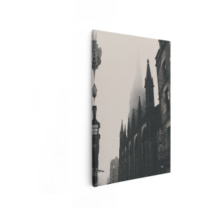 Artaza Canvas Schilderij Gotische Kerkspits Gehuld in Mist op een Sombere - Bewolkte Dag in Edinburgh - 60x90 cm - Wanddecoratie Woonkamer - Schilderijen - Muurdecoratie