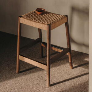 Kave Home Barkruk 'Yalia' Eikenhout, kleur Walnoot (zithoogte 66cm)