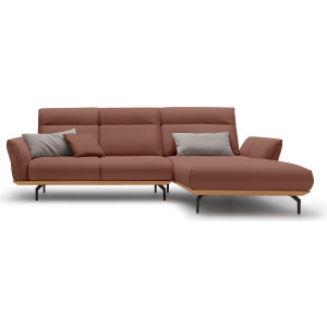 Hülsta Sofa Hoekbank Hs.460 Sokkel in eiken, gegoten aluminium poten in umbra grijs, breedte 298 cm