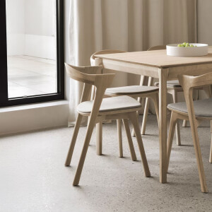 Ethnicraft Eetkamerstoel 'Bok' Gevernist Eikenhout en Stof, kleur Warm Grijs