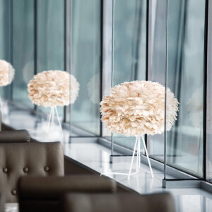 Eos Medium tafellamp light brown - met tripod wit - Ø 45 cm