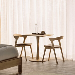 Ethnicraft Vierkante Bistrotafel 'Torsion' Gevernist Eikenhout, 70 x 70cm