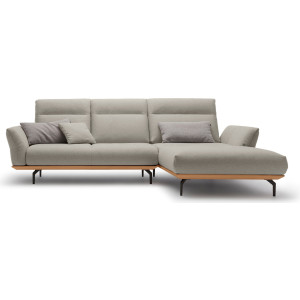 Hülsta Sofa Hoekbank Hs.460 Sokkel in eiken, gegoten aluminium poten in umbra grijs, breedte 298 cm