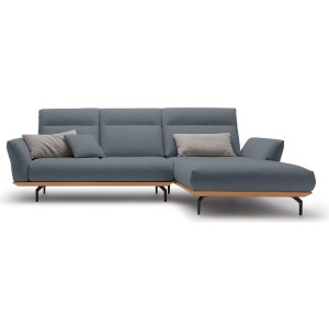 Hülsta Sofa Hoekbank Hs.460 Sokkel in eiken, gegoten aluminium poten in umbra grijs, breedte 298 cm