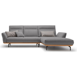 Hülsta Sofa Hoekbank Hs.460 Sokkel in eiken, gegoten aluminium poten in umbra grijs, breedte 298 cm