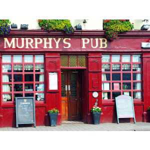 Papermoon Fotobehang Murphy´s pub Dingle Bay