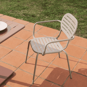 Kave Home Tuinstoel 'Brai' Met armleuning, Staal, kleur Beige