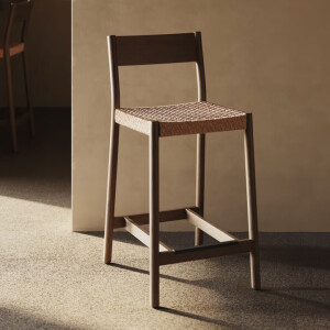 Kave Home Barkruk 'Yalia' Eikenhout, kleur Walnoot (zithoogte 65cm)