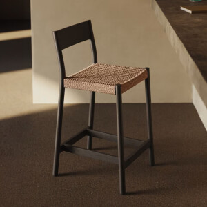 Kave Home Barkruk 'Yalia' Eikenhout, kleur Zwart (zithoogte 65cm)