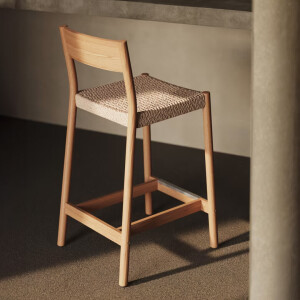 Kave Home Barkruk 'Yalia' Eikenhout, kleur Naturel (zithoogte 65cm)