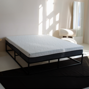 2-Persoons Luxe Metalen Bedframe - Zwart 180x200 Cm - - Inclusief Topper - Dekbed-Discounter.nl
